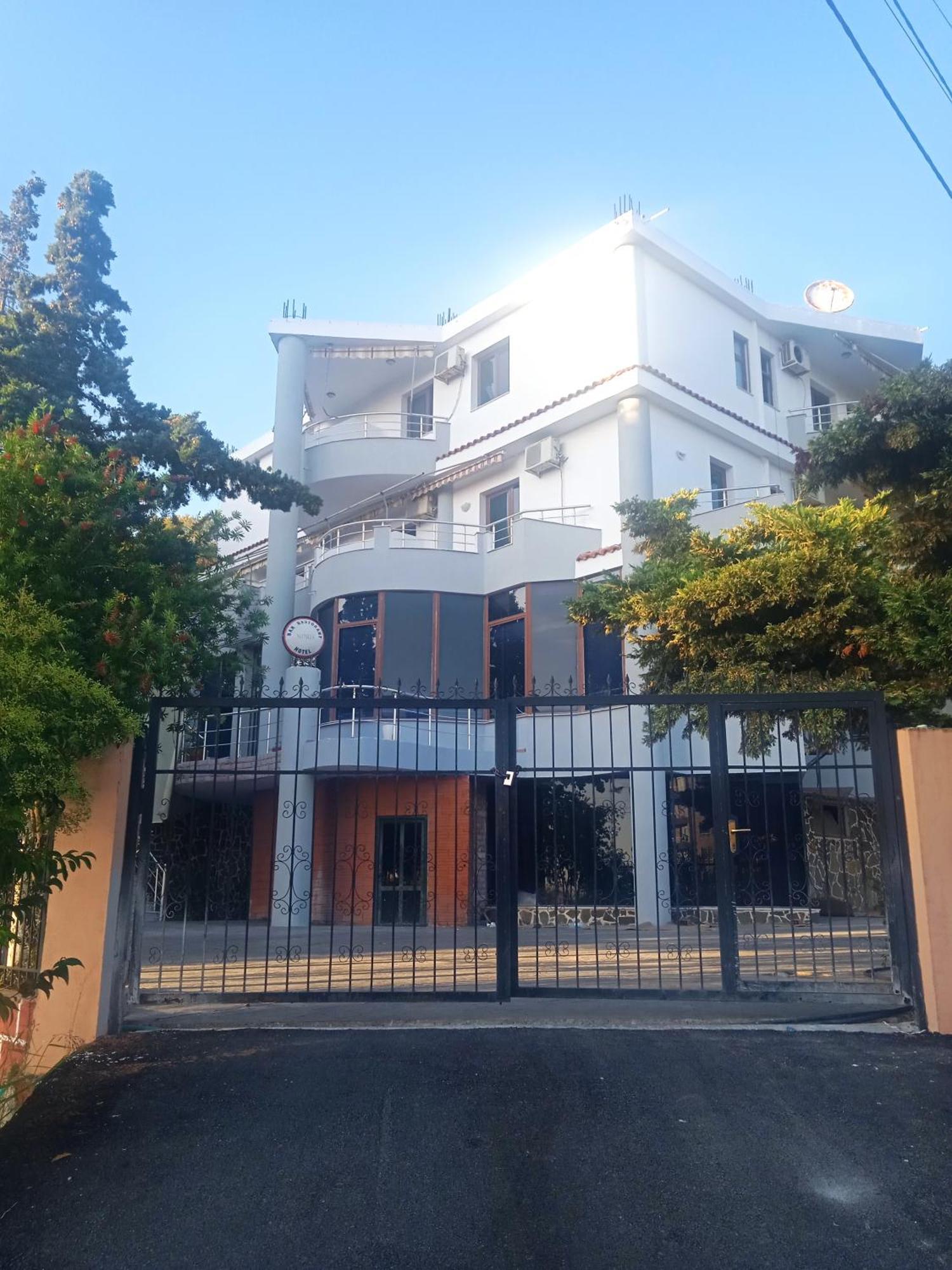 Hotel Moris Durres Exterior photo